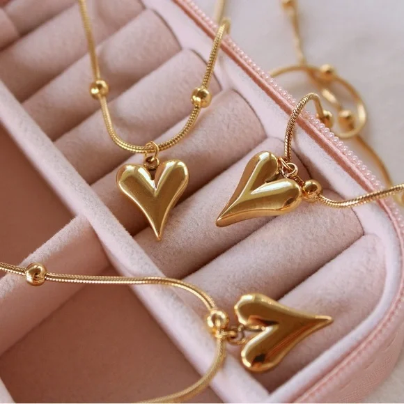 Waterproof gold plated heart pendant necklace - Picture 2 of 5